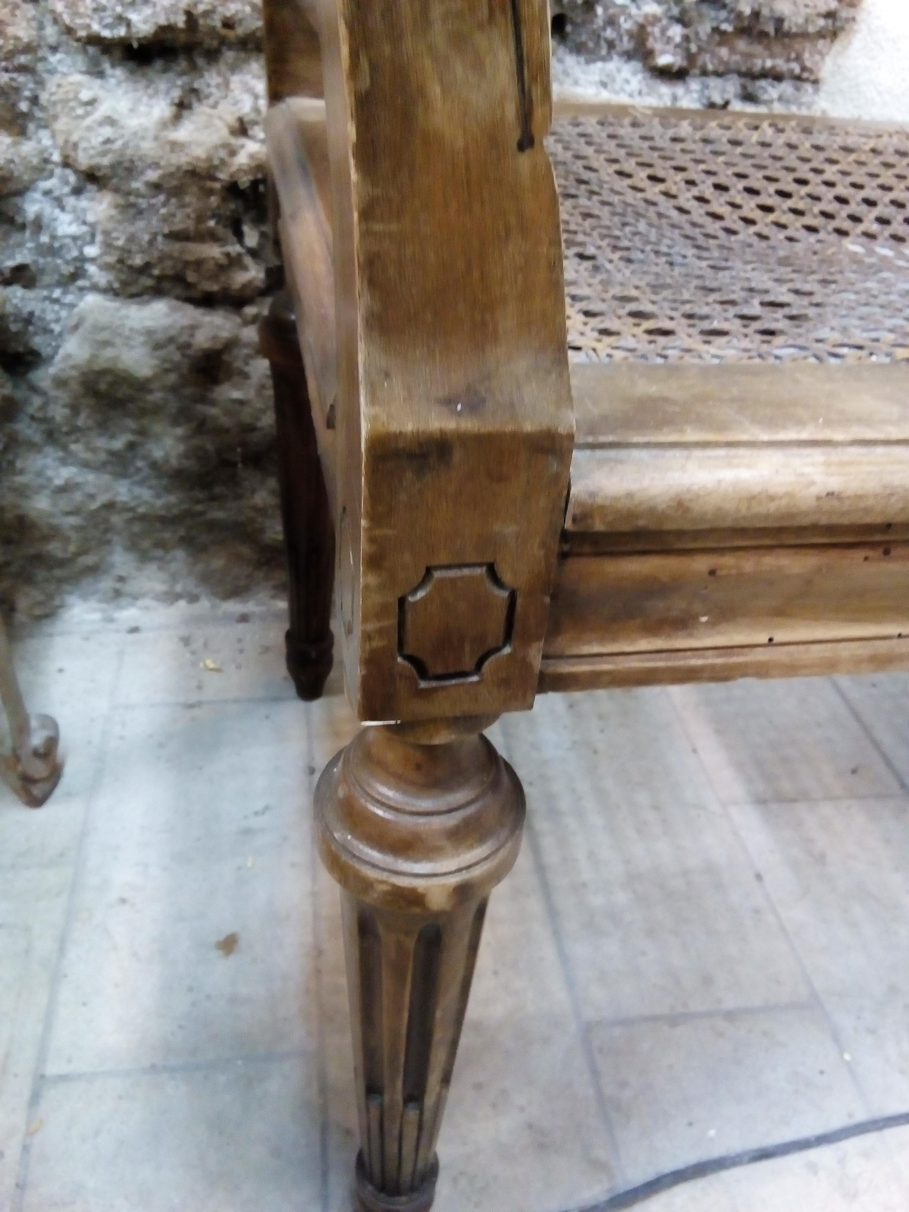 19th Century Italian Bench in Walnut Cannettè For Sale 12