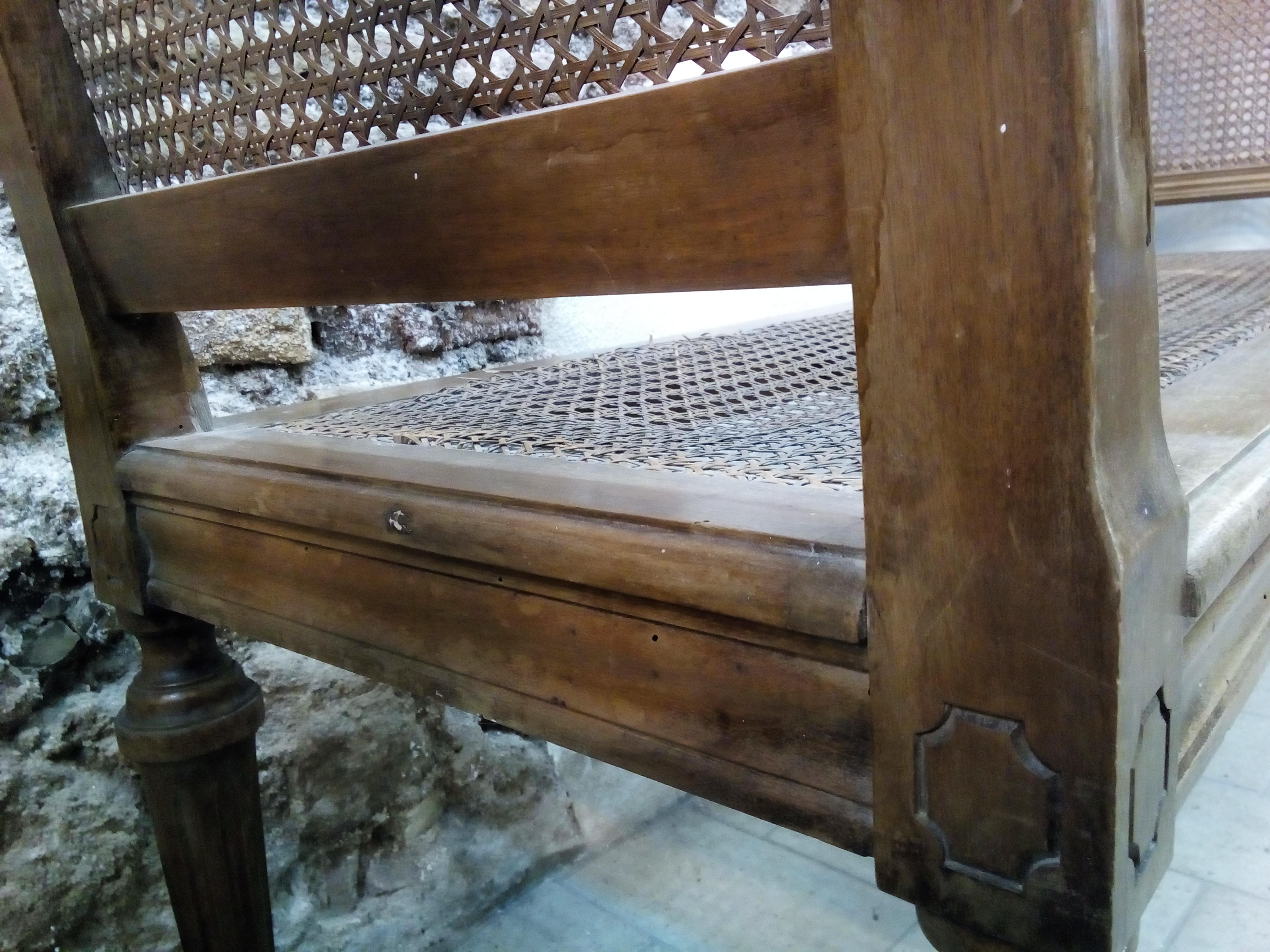 19th Century Italian Bench in Walnut Cannettè For Sale 13