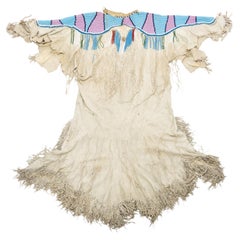 Frühes Perlenstick-Lederkleid der amerikanischen Ureinwohner aus dem Plateau