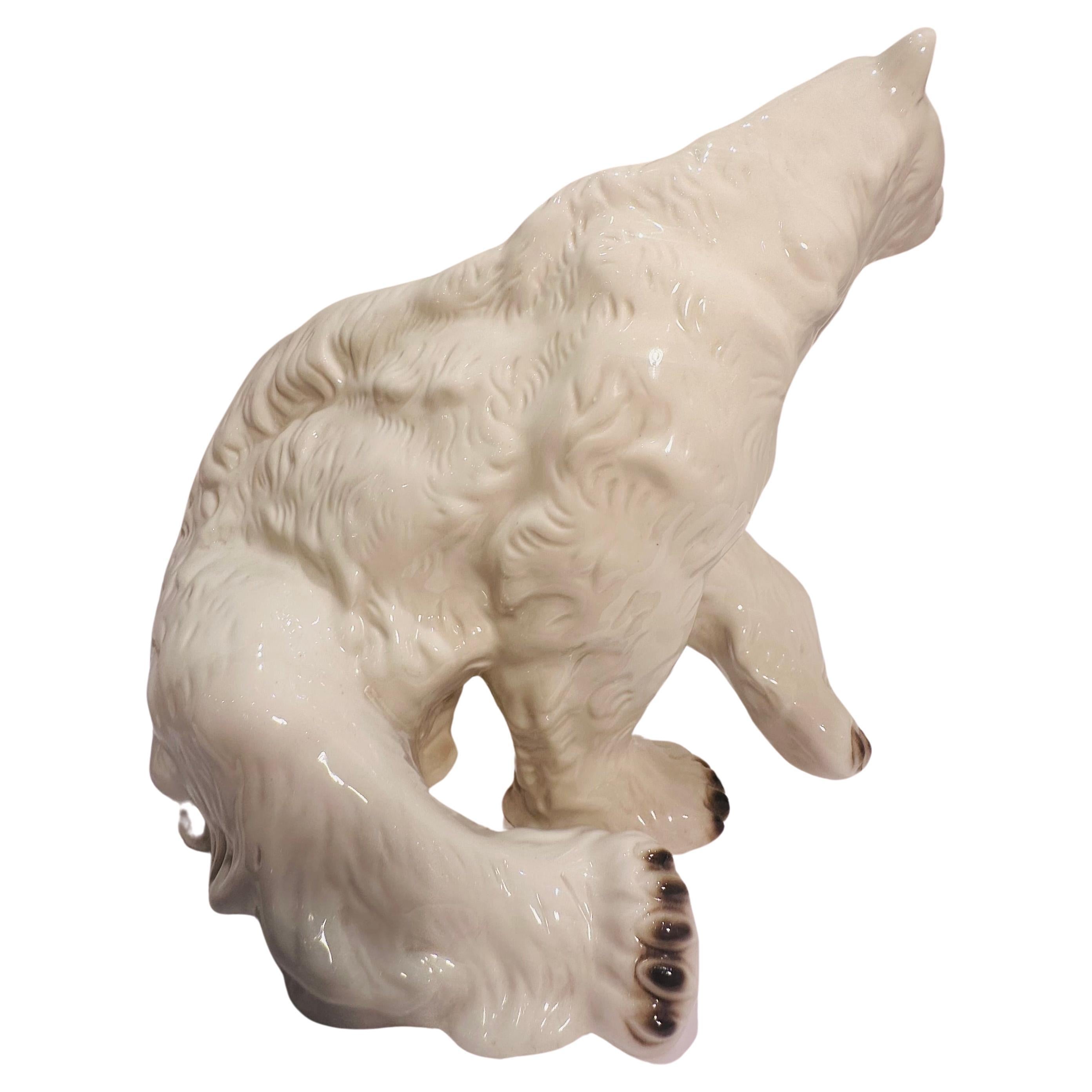 Autre Grand ours polaire en porcelaine peint à la main par Royal Dux en vente