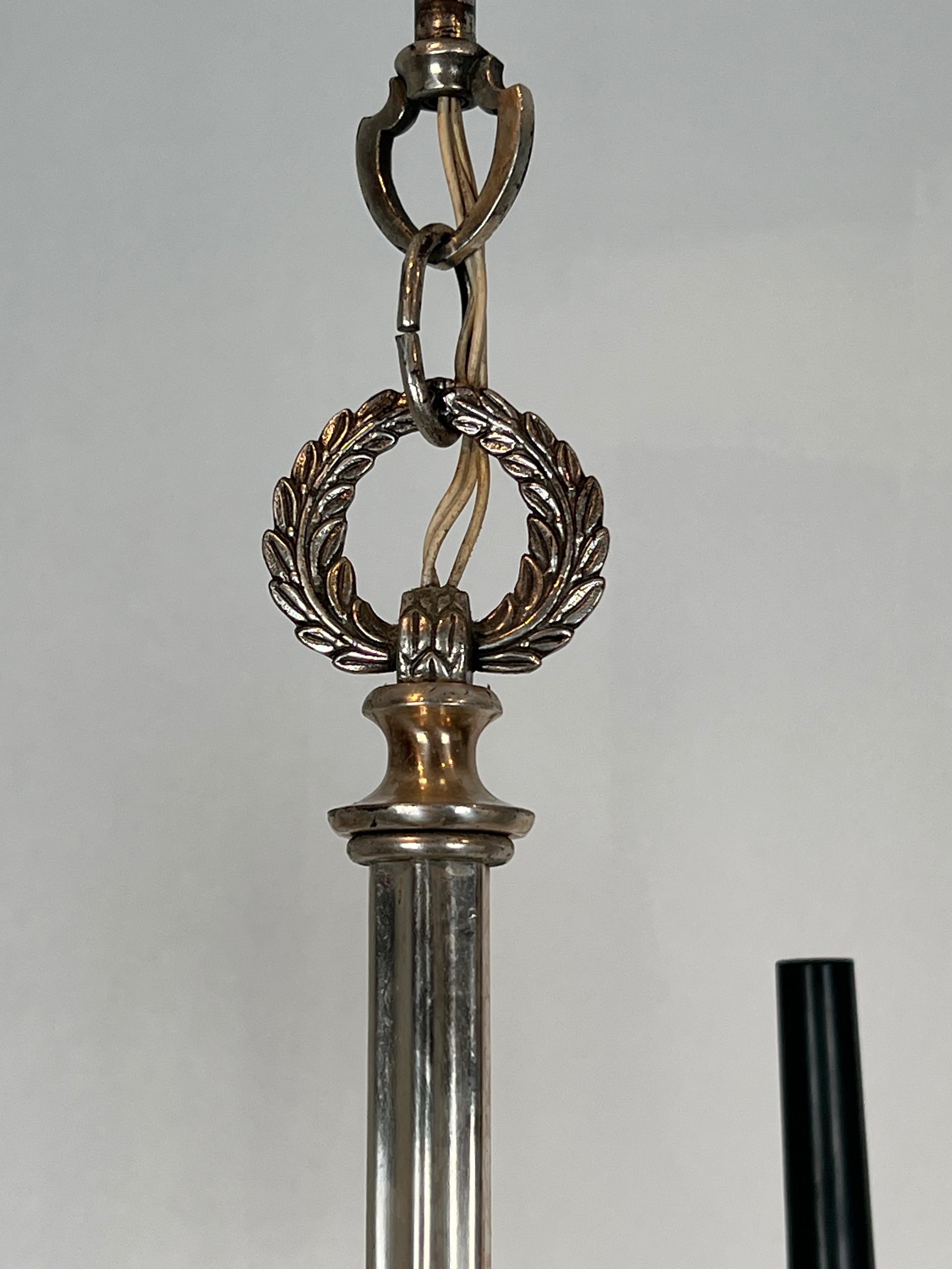 Lampadario in metallo argentato in stile neoclassico di Maison Charles In condizioni buone in vendita a Marcq-en-Barœul, Hauts-de-France