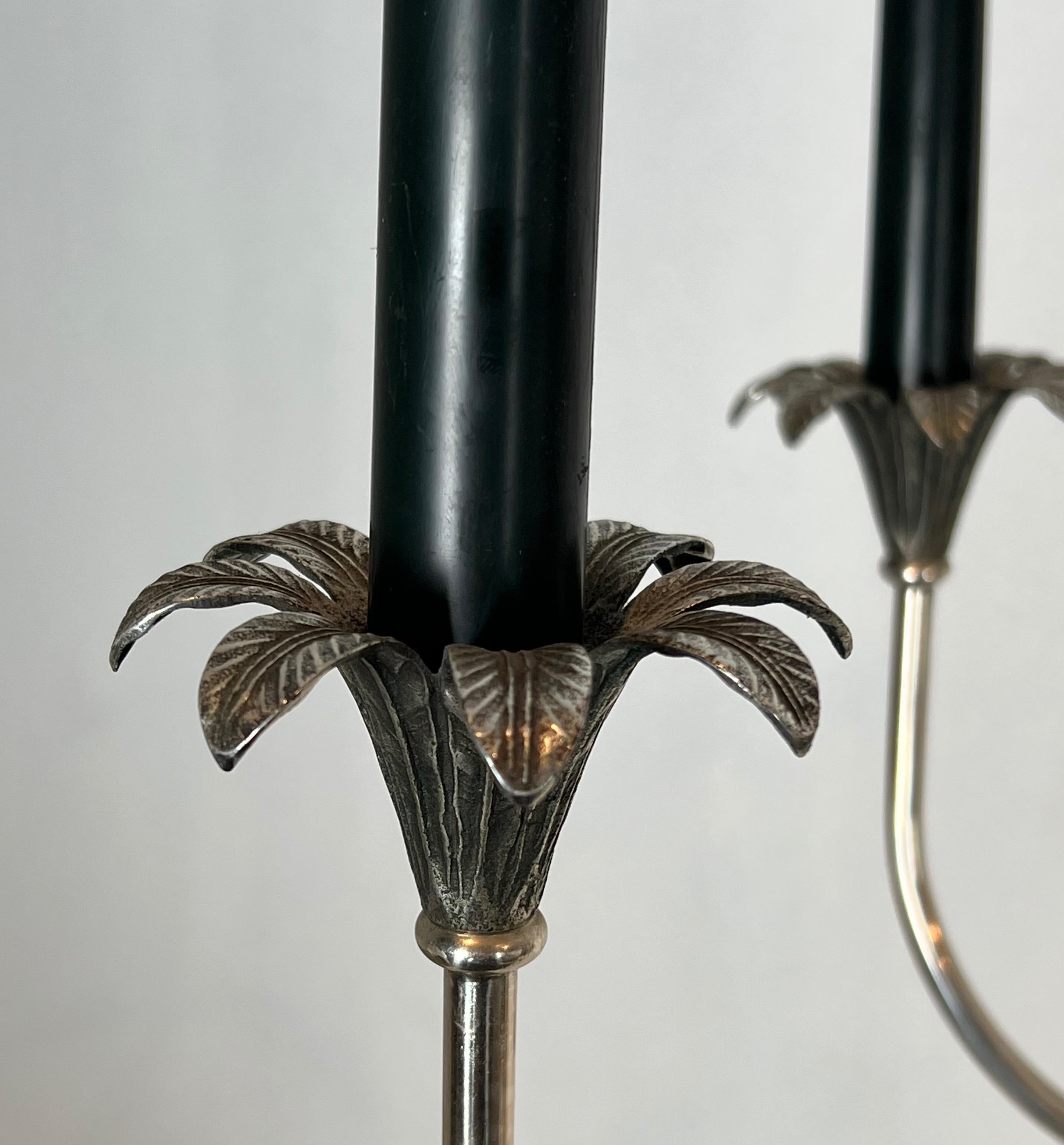Lampadario in metallo argentato in stile neoclassico di Maison Charles in vendita 9