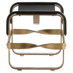 Fußhocker aus gealtertem Messing, Stahl und schwarzem Leder, moderner Stil, Wanderlust