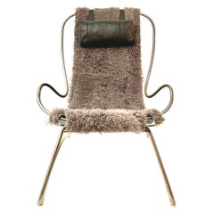 Chaise longue incurvée en acier et patchwork de peau de vache/soie de mouton teintée