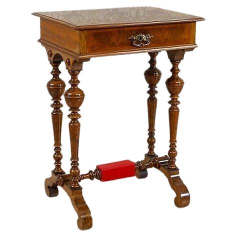 Table de couture éclectique en bois et placage de noyer, Circa 1900 en vente