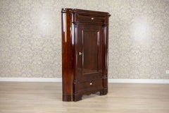 Cabinet d'angle Biedermeier en acajou plaqué, Circa 1870