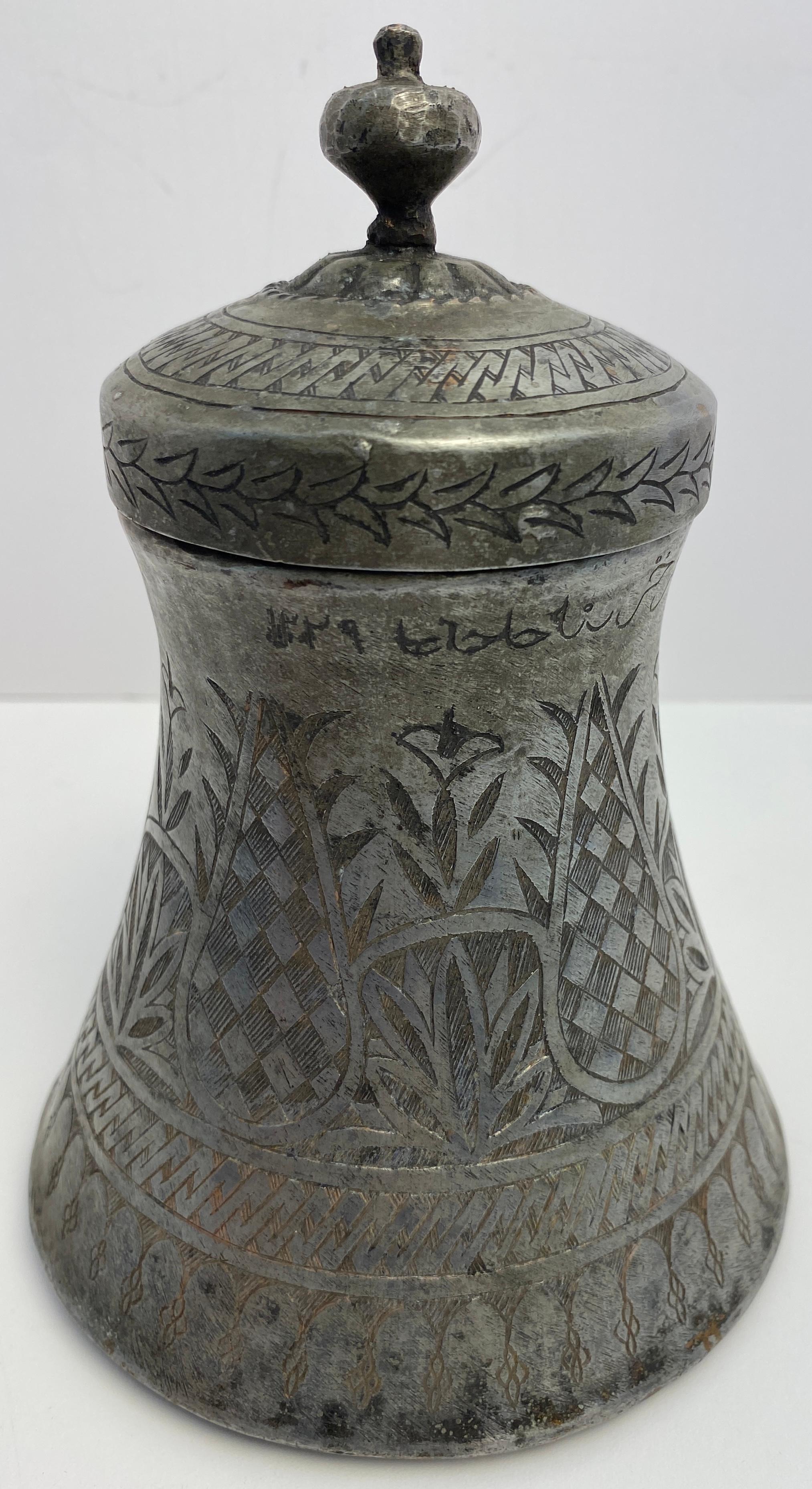 Antiguo Recipiente o Urna Nupcial Morisca Grabada a Mano Grabado en venta