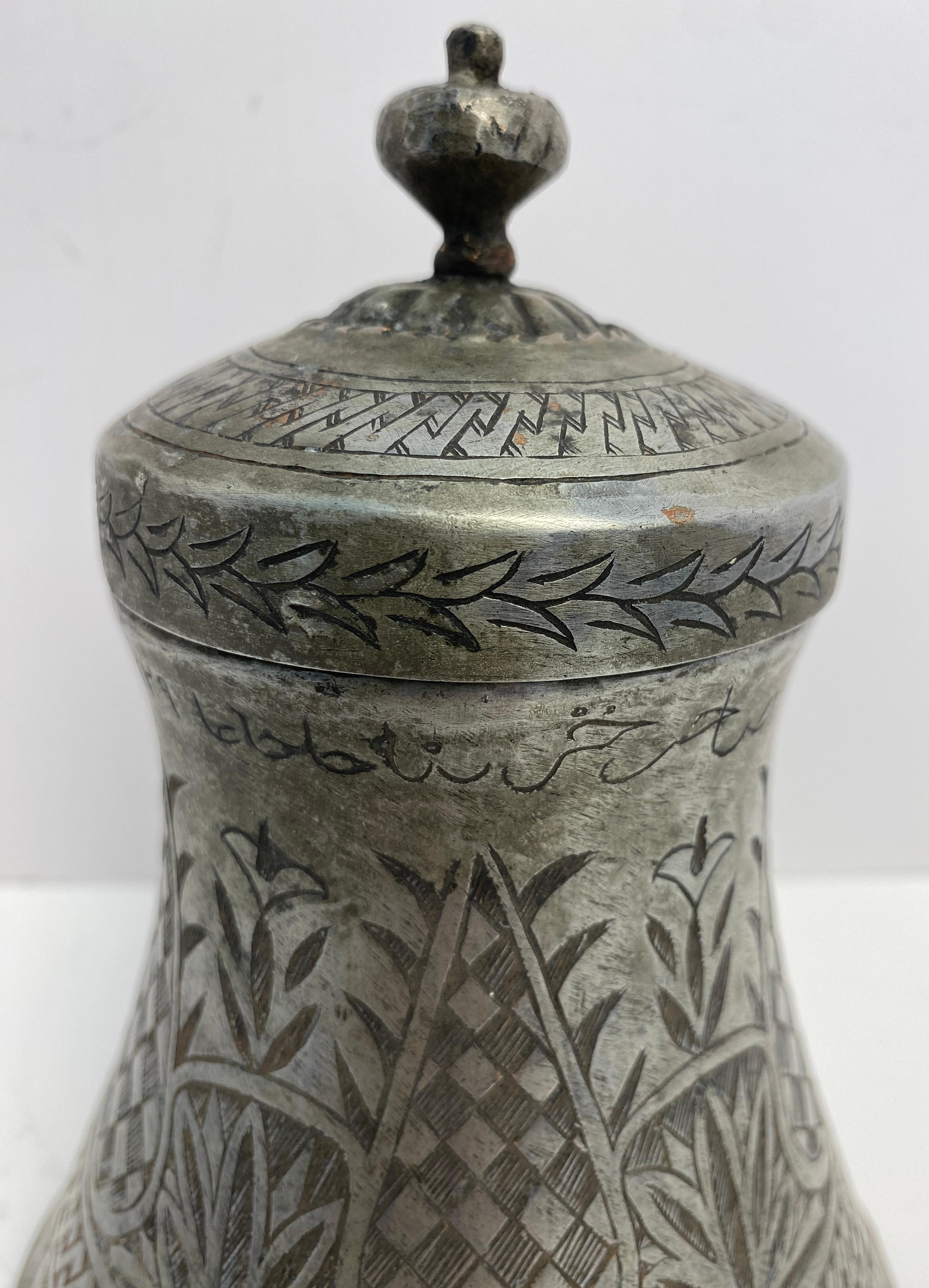 Antiguo Recipiente o Urna Nupcial Morisca Grabada a Mano Islámico en venta