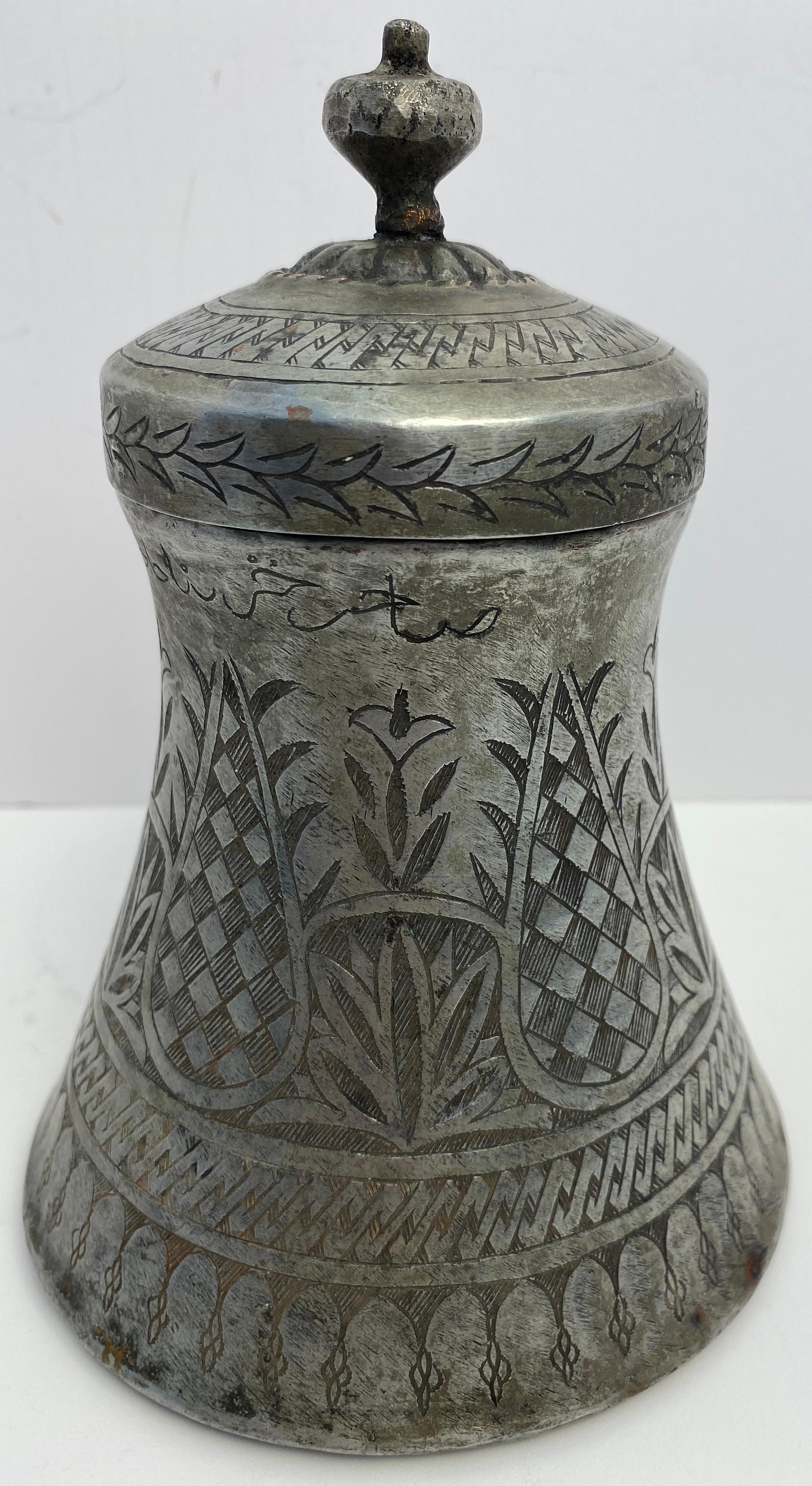 Antiguo Recipiente o Urna Nupcial Morisca Grabada a Mano en venta 1