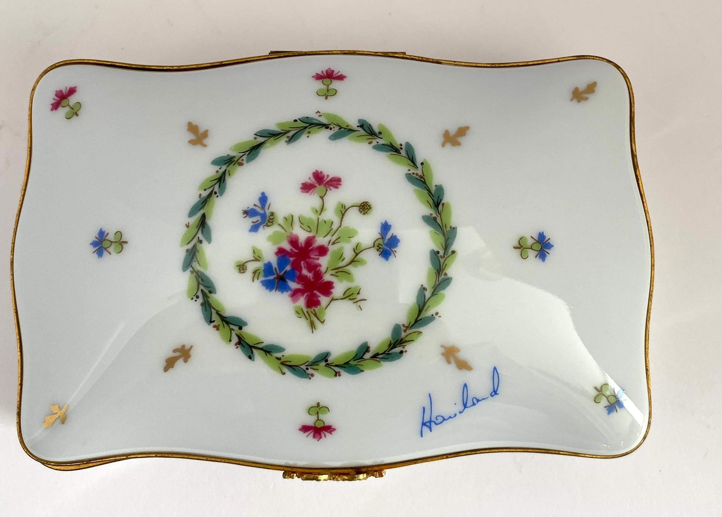 Theodore Haviland Limoges Jewelry Box, Limoges Porcelain Trinket Box by Haviland In Good Condition For Sale In Miami, FL