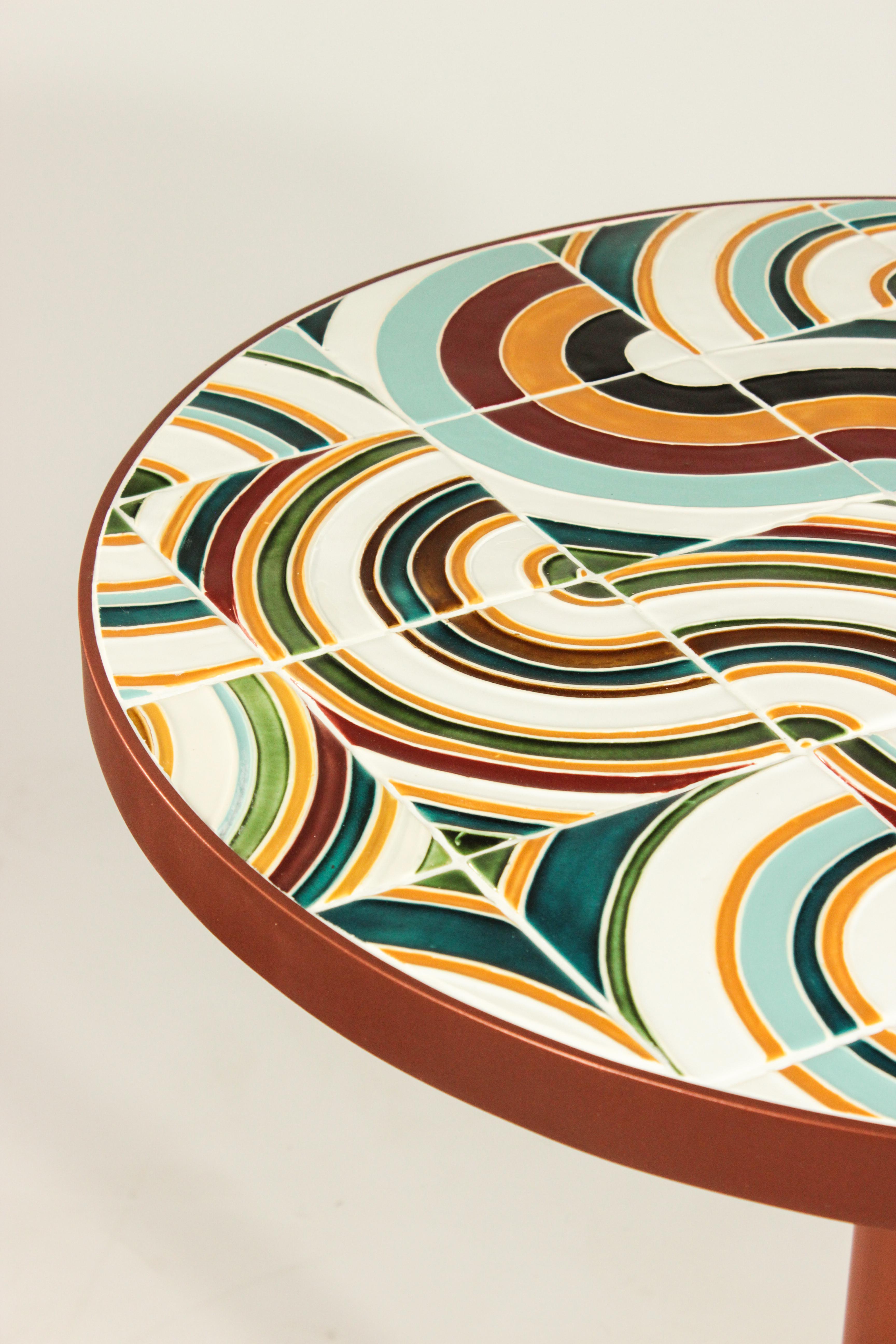 Vernissé Table de salle à manger Caldas 75Ø avec carreaux multicolores faits à la main en vente
