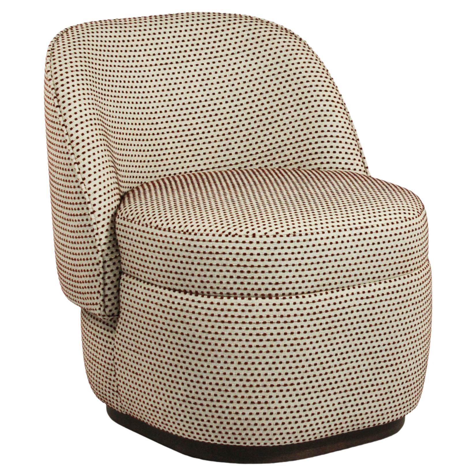 Fauteuil Bisou Moderne Rembourrage en points rouges et base en Wood Wood en vente