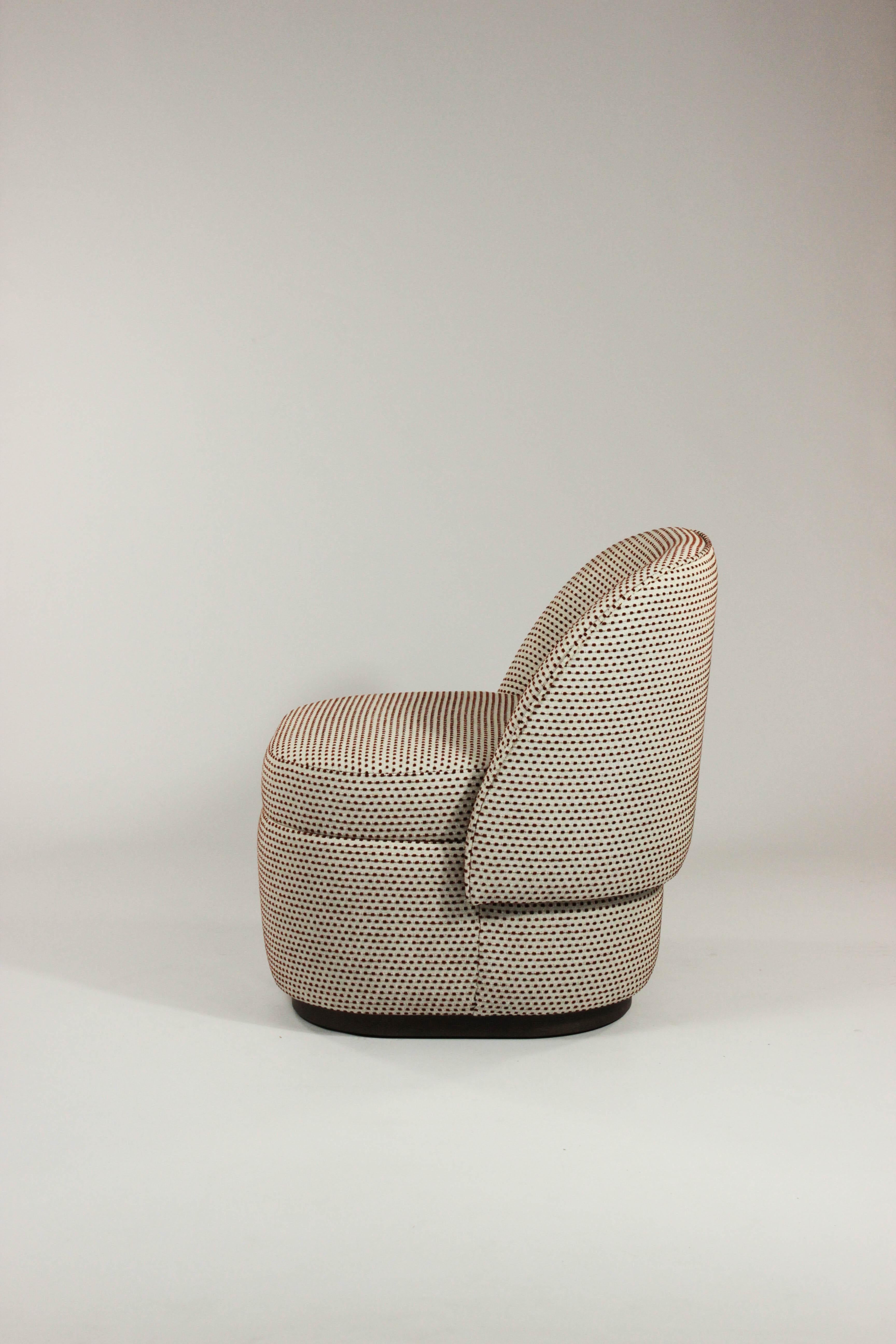 Fauteuil Bisou Moderne Rembourrage en points rouges et base en Wood Wood Neuf - En vente à Lisbon, PT