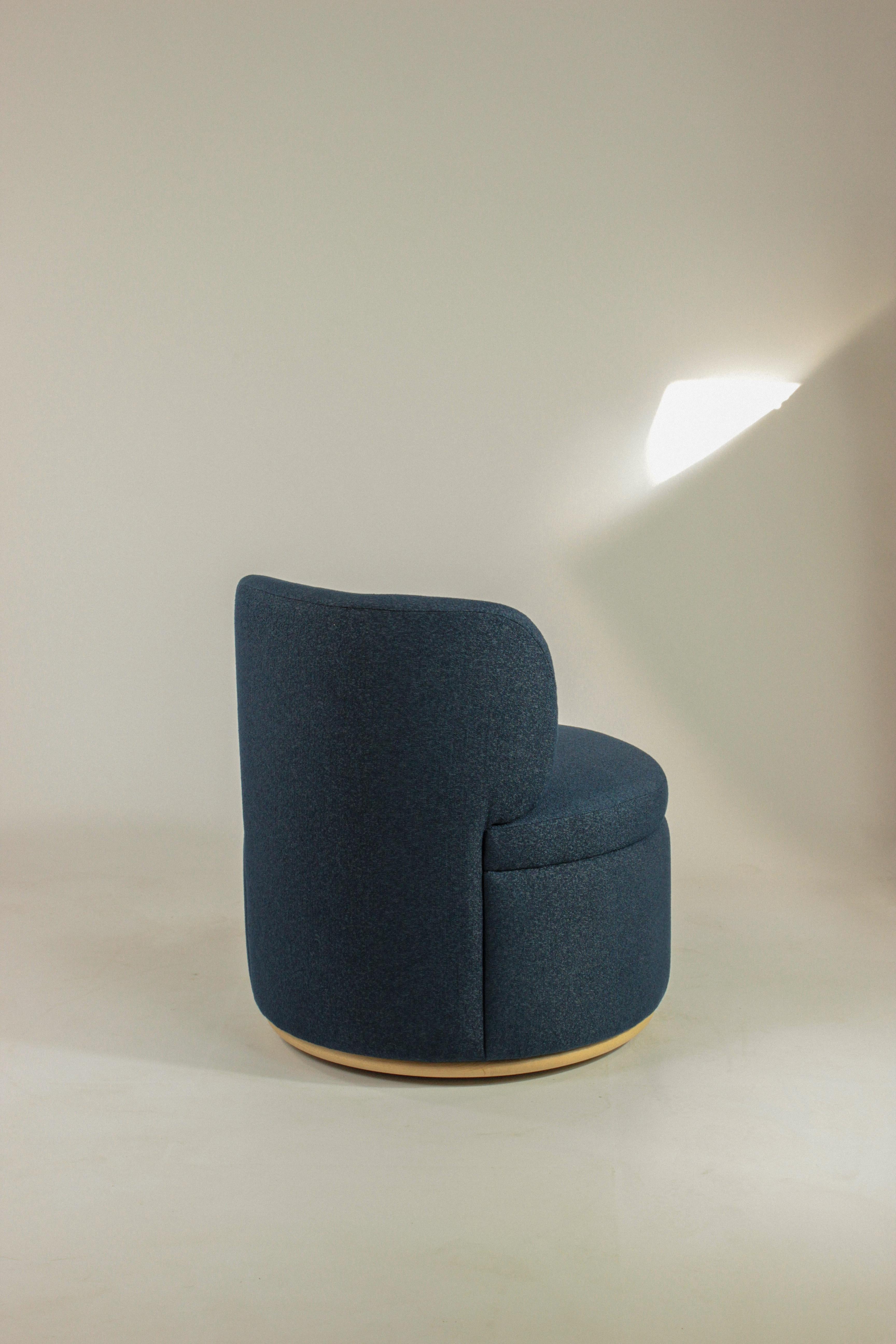 Mimi Sessel Dunkelblau von Mambo Unlimited ideas (Moderne der Mitte des Jahrhunderts) im Angebot