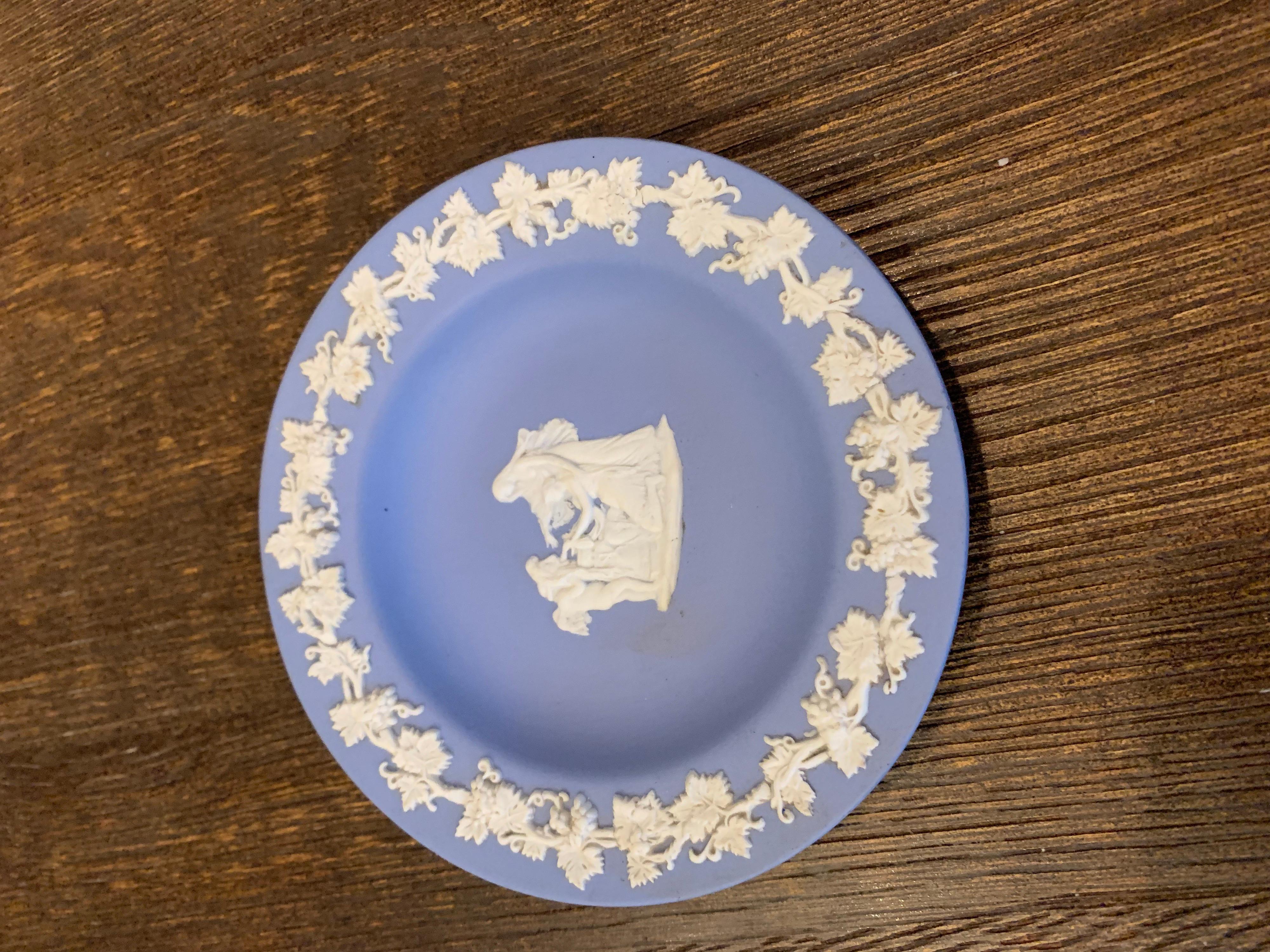Midcentury Wedgwood Jasperware cream on blue
Perfectly preserved, this sweet trinket plate will add elegance and history to your home
use it on your coffee table, vanity, powder room.

Valentine's Day , Wedding or shower gift, anniversary or