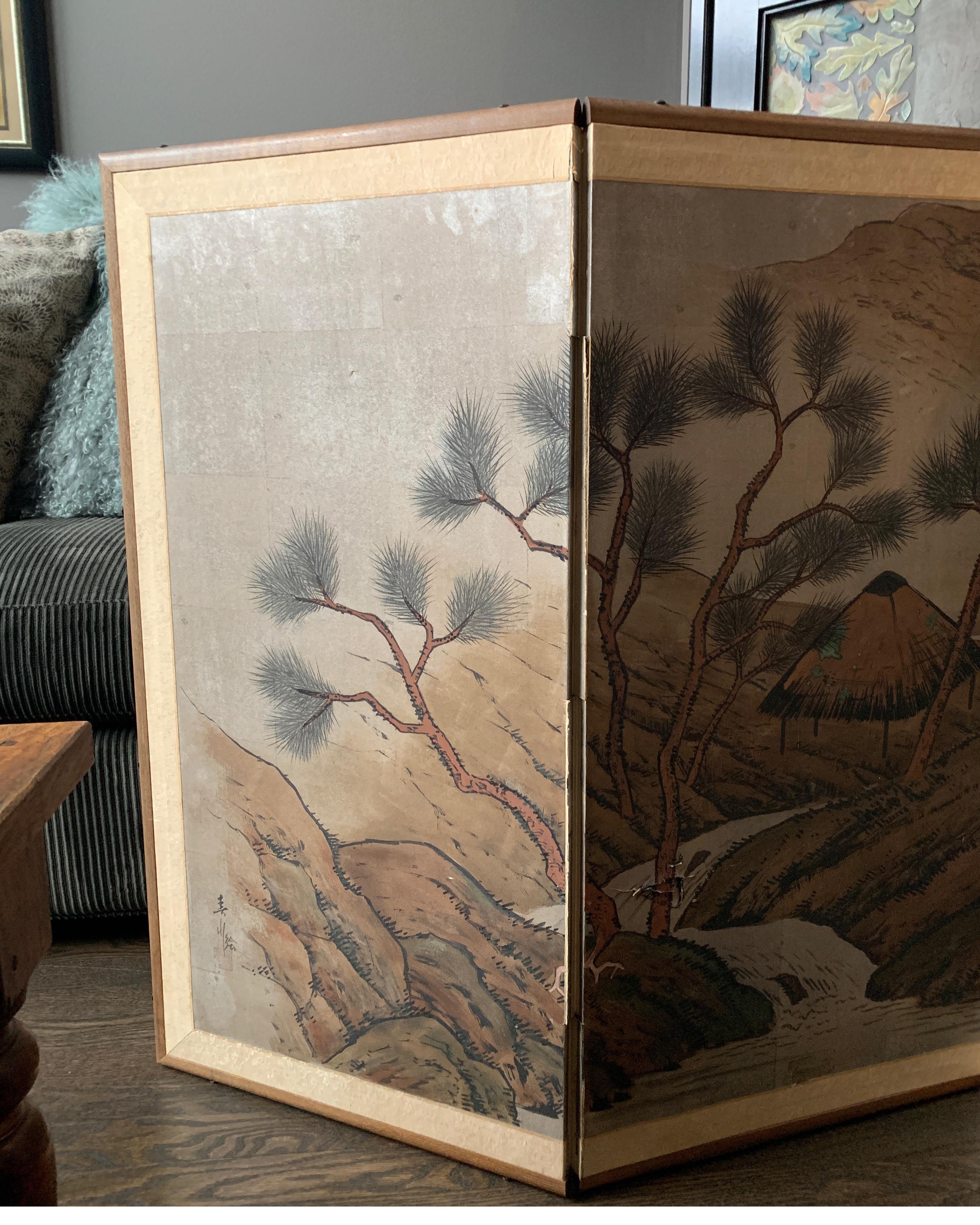 Midcentury Asian silk hand painted tabletop screen
Vintage four panel Asian silk
This screen is hand painted , a Japanese landscape on a neutral background
wooden frame
framed in light tan fabric/ ribbon boarder.