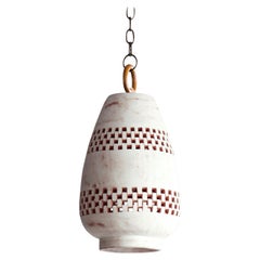Pequeña Lámpara Colgante de Cerámica Blanca, Bronce Aceitado, Colección Ajedrez Atzompa