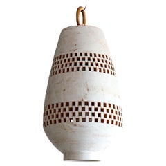 Lampada a sospensione grande in ceramica bianca, bronzo oliato, Collection'S Atzompa di Ajedrez