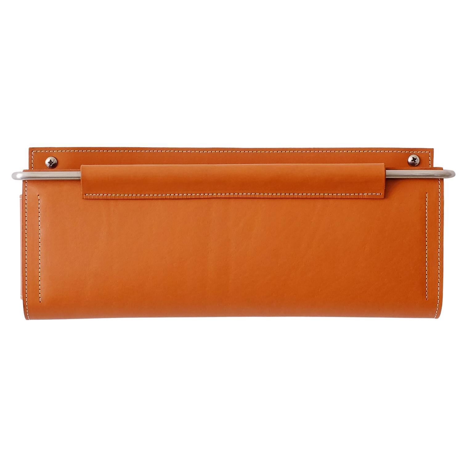 Bolsillo de pared en piel de silla de montar e inoxidable by Moses Nadel