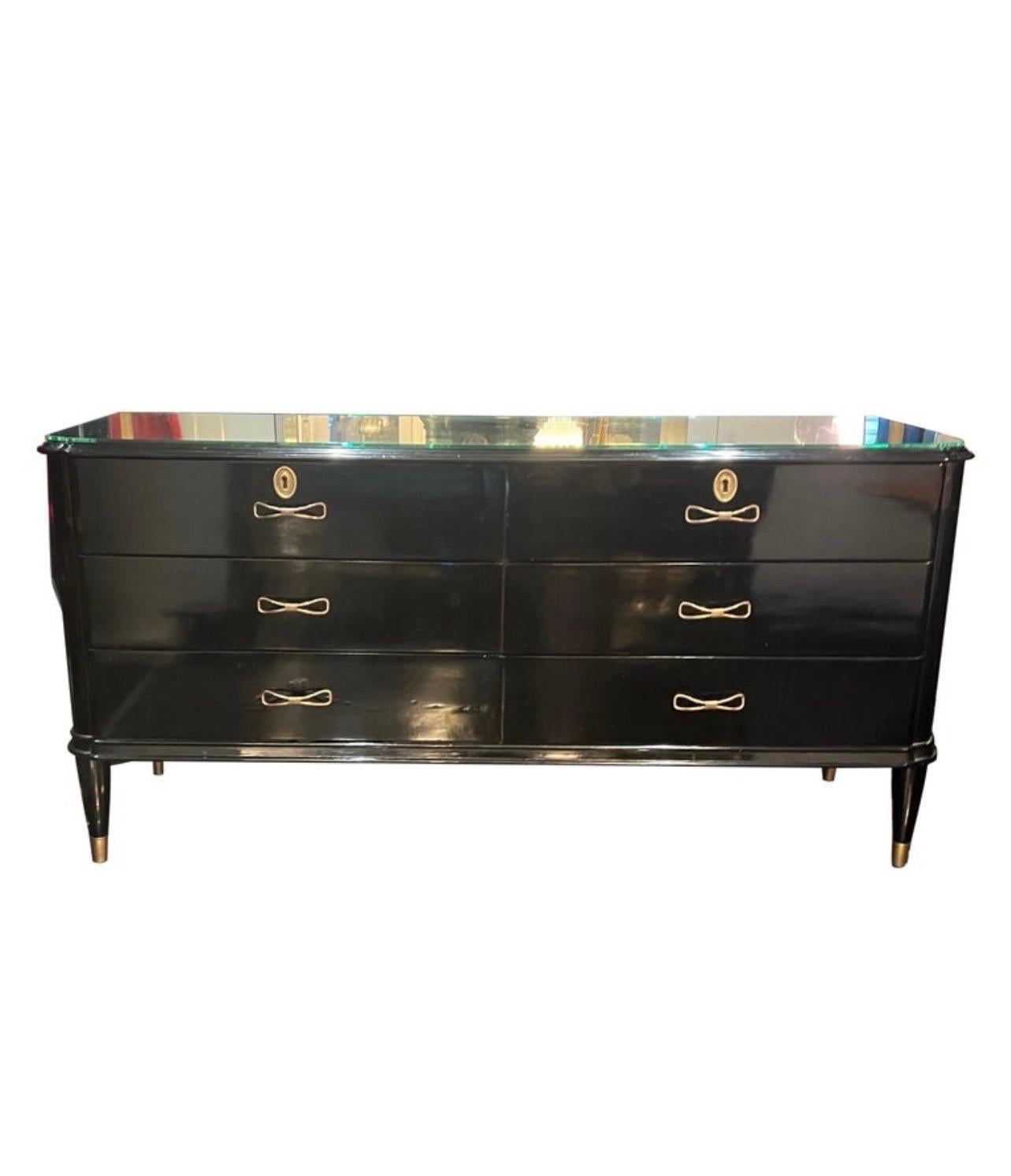 A fine Italian black lacquered six drawers commode with beautiful brass handles and brass sabots . 
C1950 Italy 