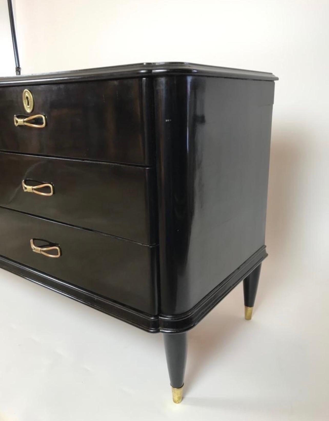 Lacquered Italian six drawers black lacquer with brass handles commode  For Sale