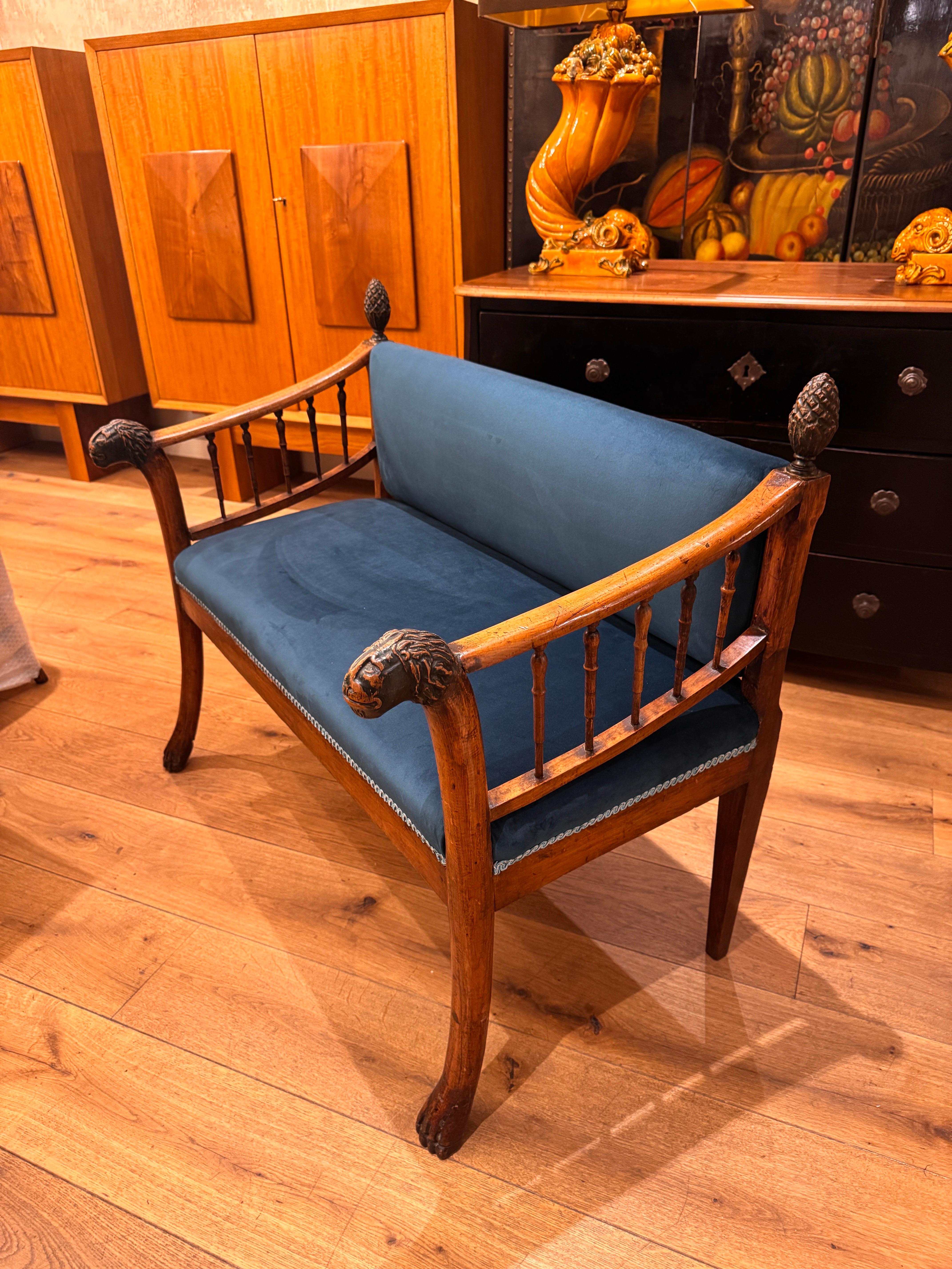 Cómoda arquitectónica italiana de cuatro cajones de los años 50 en venta 11