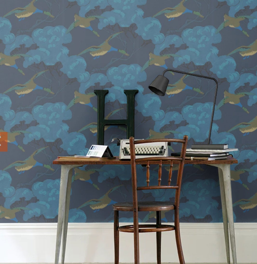 Dalla collezione di carta da parati Modern Country di Mulberry Home

Questo disegno presenta le famose e iconiche 
