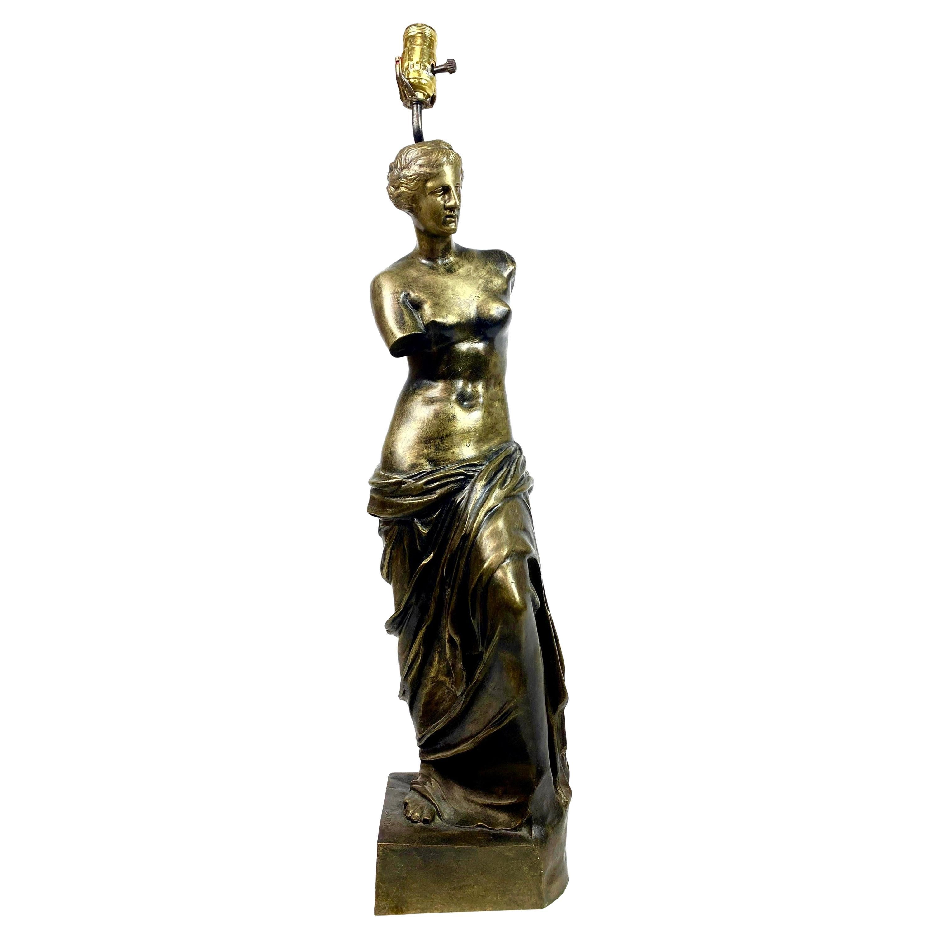 Tischlampe Venus de Milo aus Bronzeguss aus der Mitte des Jahrhunderts, neoklassizistische, monumentale Leuchte (Neoklassisches Revival) im Angebot