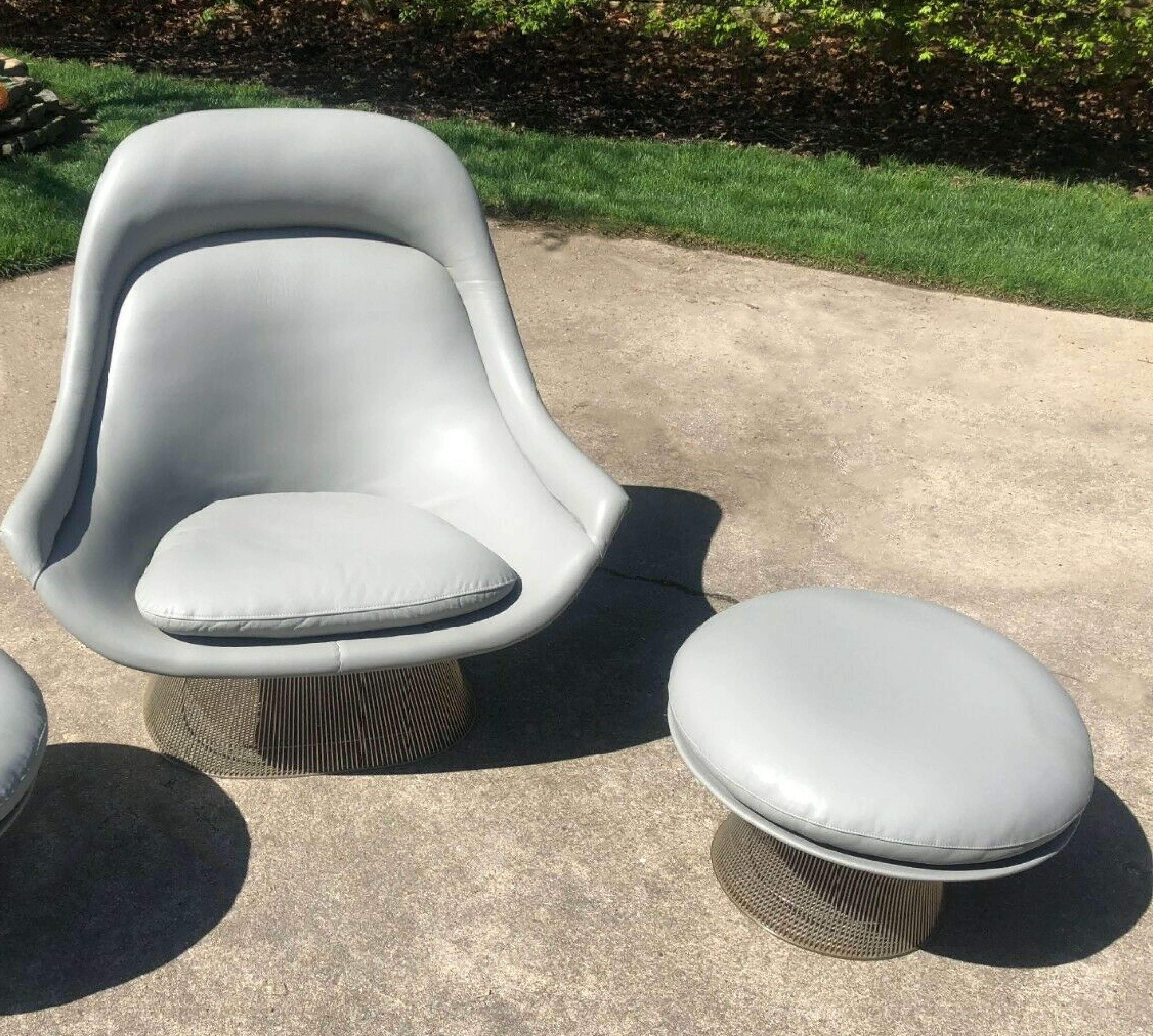 Warren platner grey leather easy chair and ottoman set of three, Knoll, 1966. Knoll Models 1705L and 1705Y. Please see last image for proper dimensions. 
Warren Platner for Knoll grey leather model 1705 wire easy lounge chair, 1966. Stunning set of