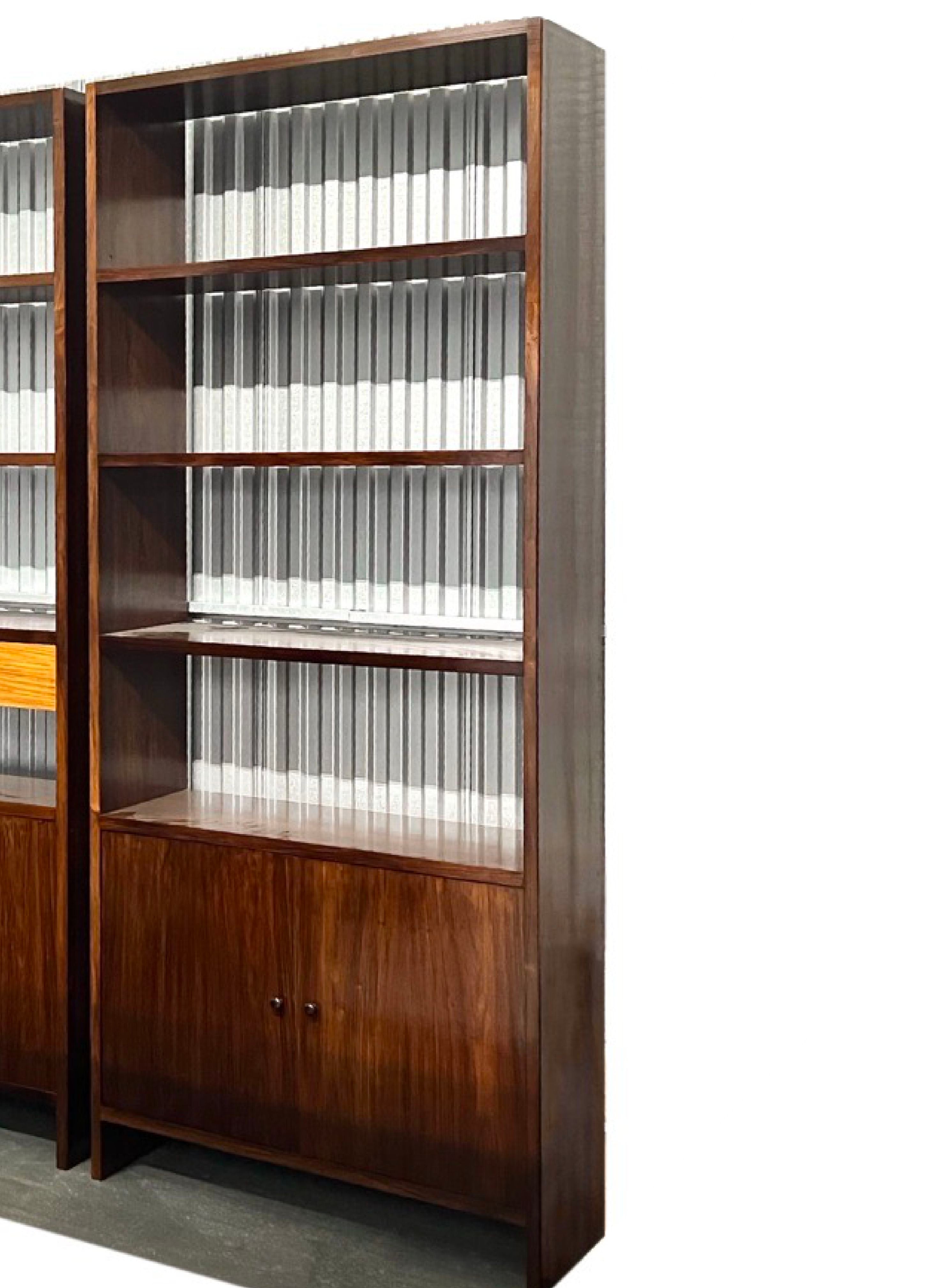 Branco and Preto Jacaranda bookcase with cabinet, Brazilian Modern, 1960s. Brazilian mid-century modern bookcase in lacquered jacaranda wood and produced by furniture manufacturer Branco and Preto, with double cabinet doors and two inset raised