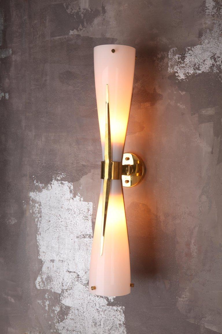 Mid-Century Modern Italian Midcentury Style Glass and Brass Hour-Glass Wall Light For Sale