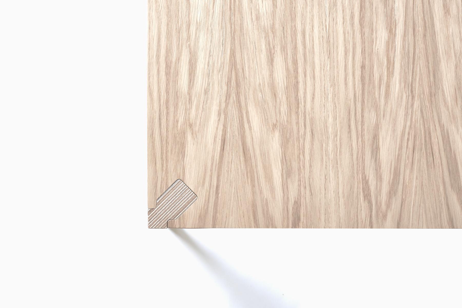 MiMi-Schreibtisch aus Eichenholz in Weiß von Miduny, hergestellt in Italien (Minimalistisch) im Angebot