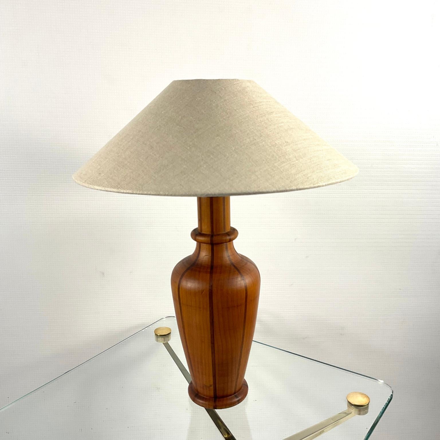 Fait main Lampe de table ébéniste des années 1950 en vente