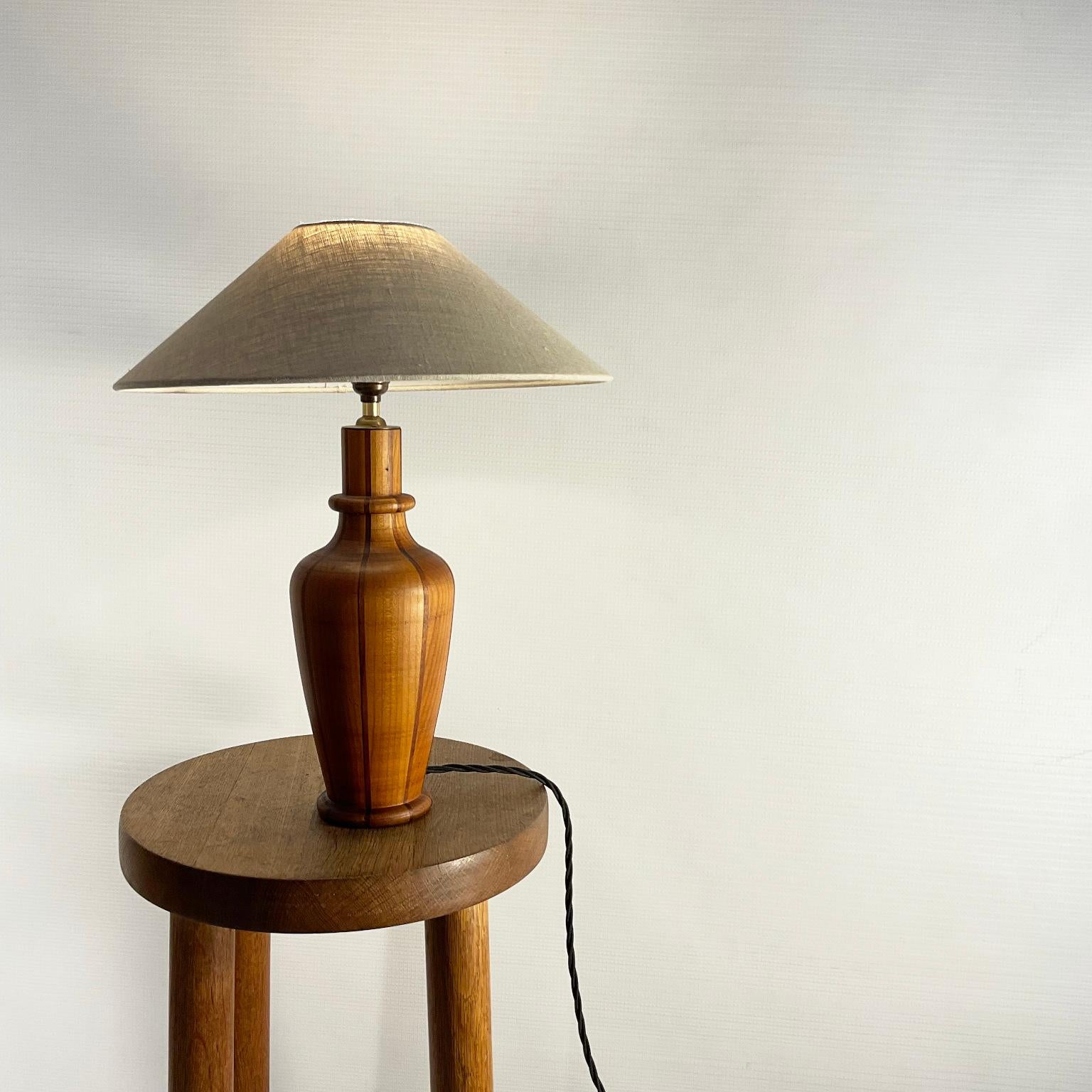 Lampe de table ébéniste des années 1950 Bon état - En vente à London, GB