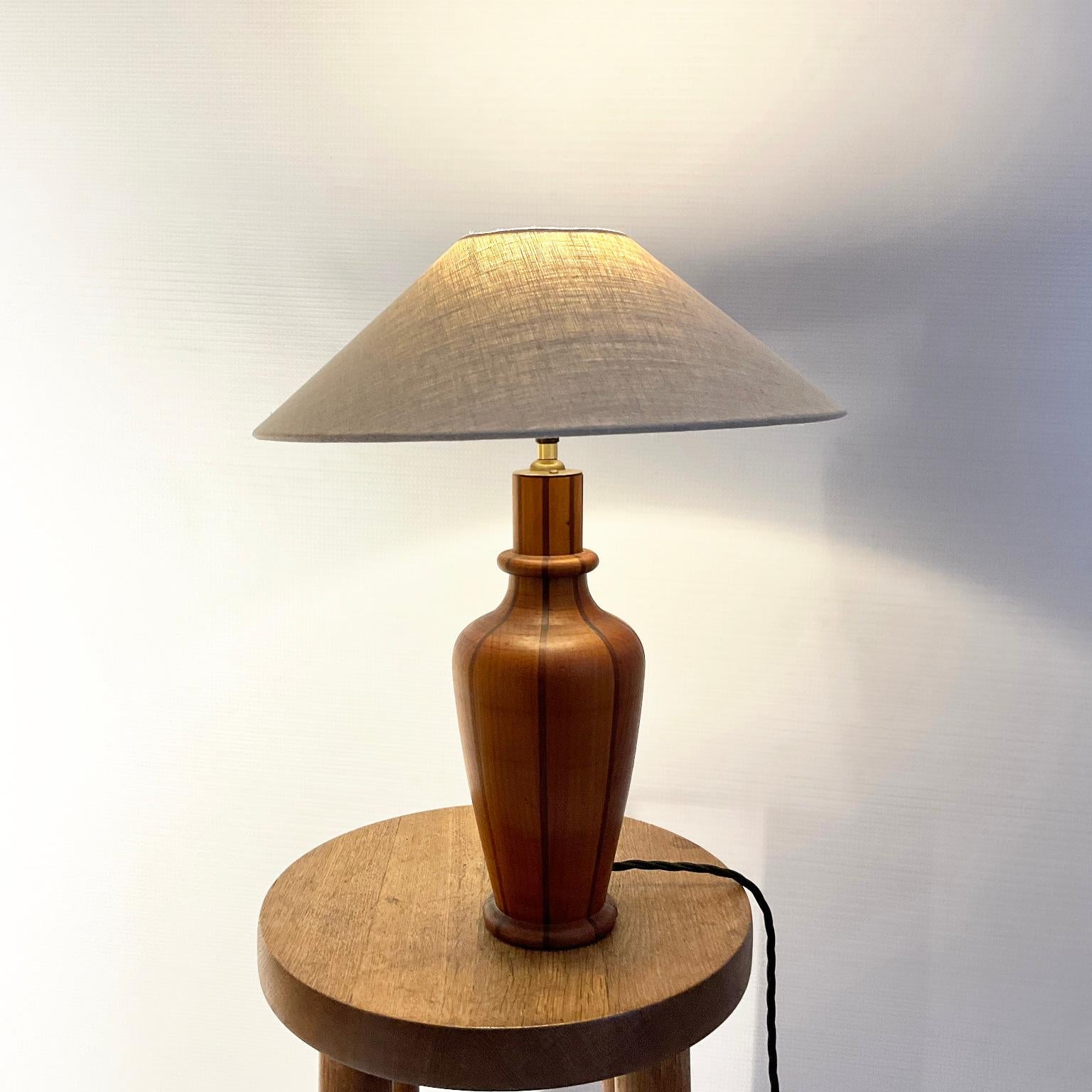 20ième siècle Lampe de table ébéniste des années 1950 en vente