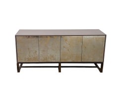 Buffet moderno a 4 ante in metallo stile Chelsea con finitura Eglomise “Gold Dust” di Ercole Home