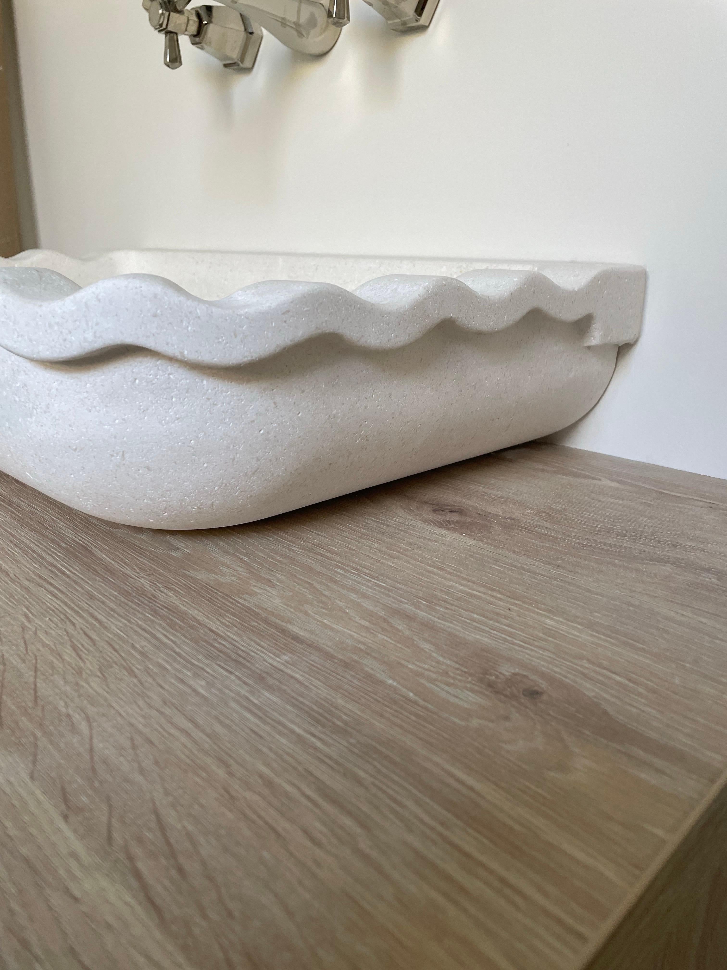 Fregadero de piedra caliza blanca Lavabo moldeado Siglo XXI y contemporáneo
