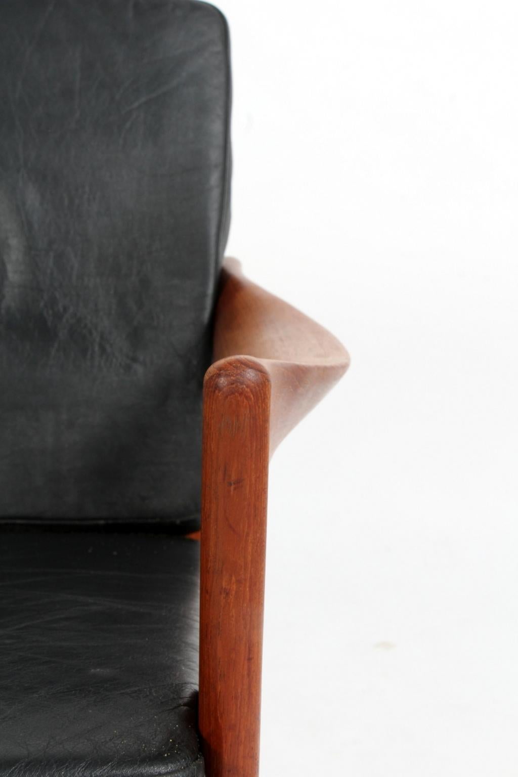 Mid-20th Century Pair of Illum Wikkelsø for N. Eilersen Lounge Chairs, Model 20, in Solid Teak