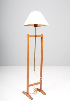 Lampadaire, noyer et laiton, Josef Frank pour Svenskt Tenn