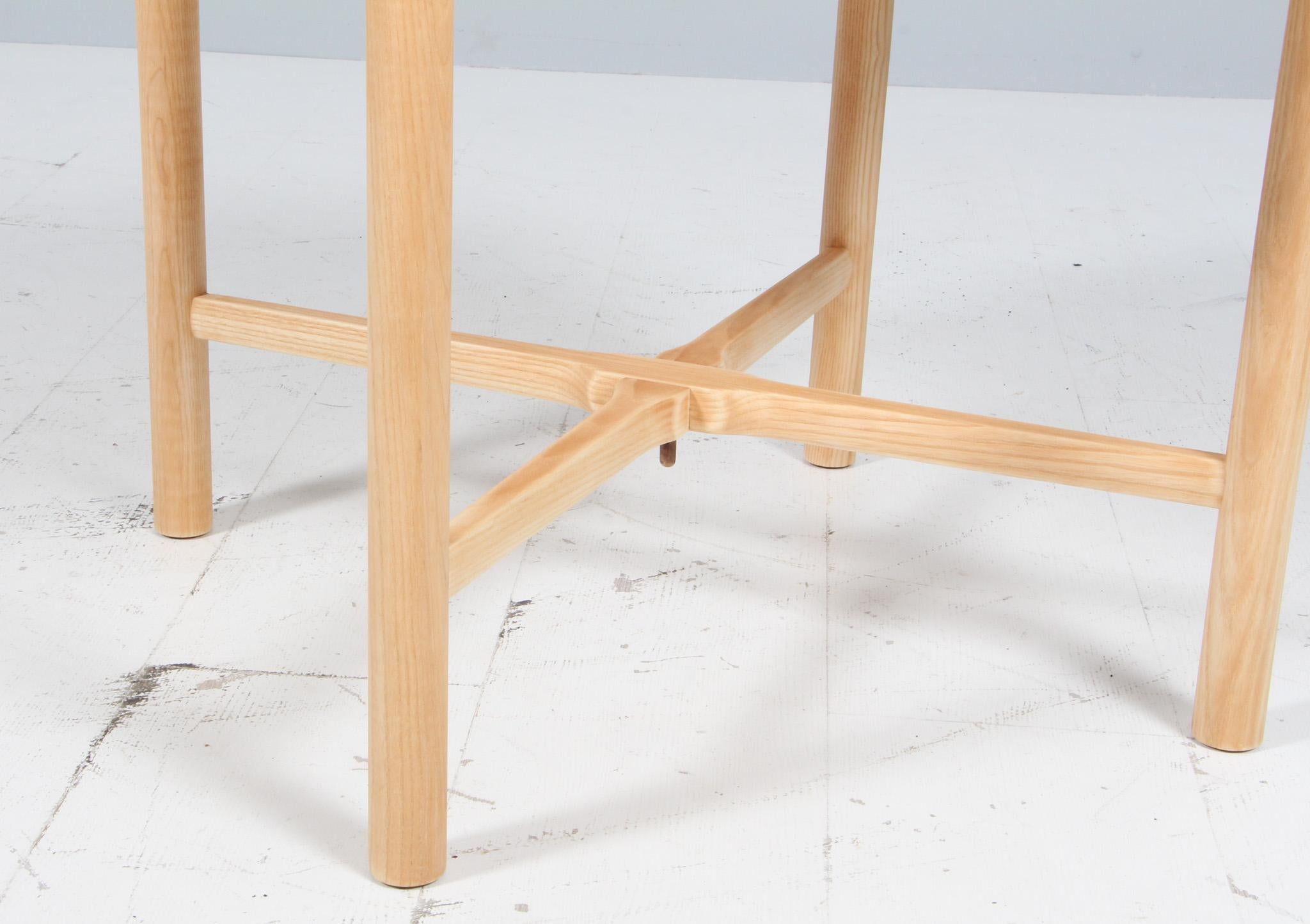 Hans J. Wegner, tray table in solid ash. PP35 In Excellent Condition For Sale In Esbjerg, DK