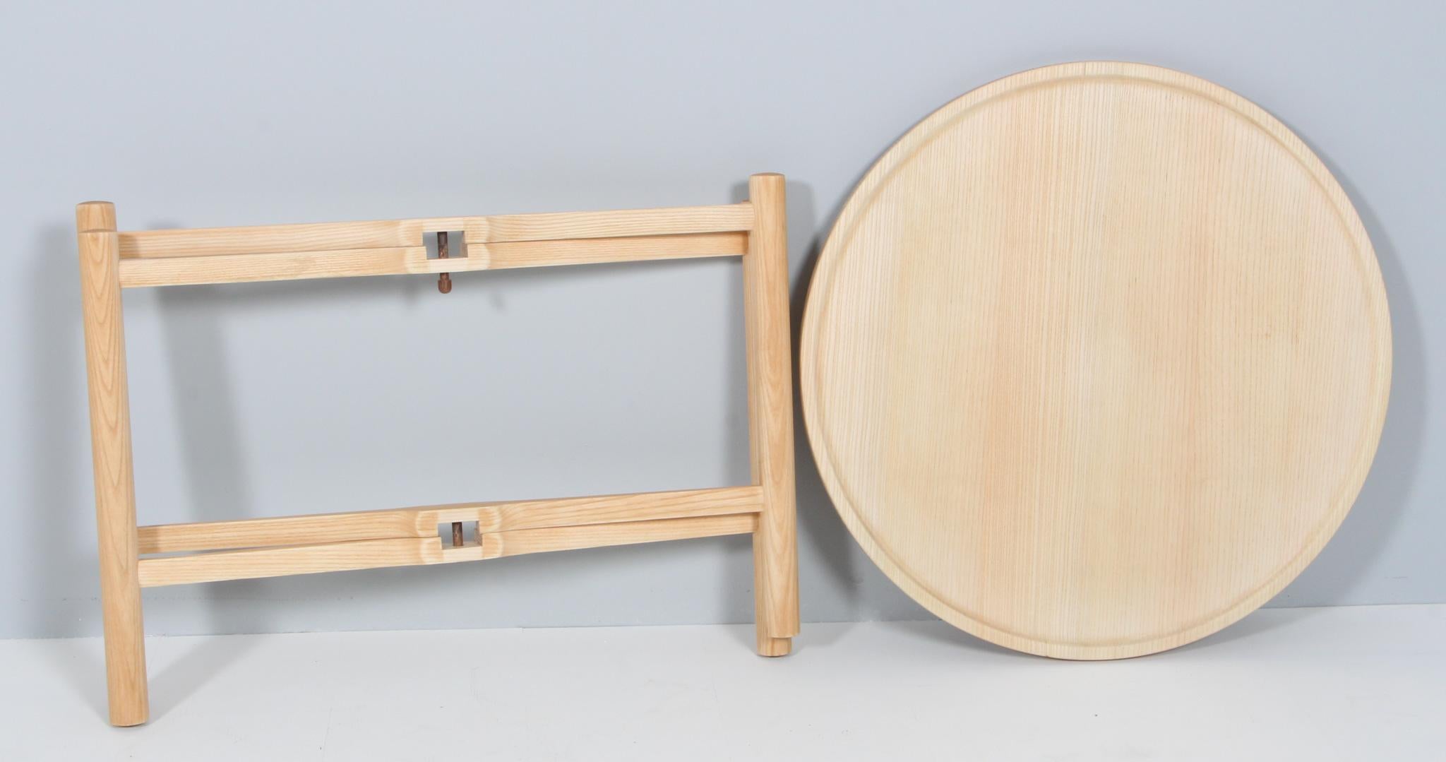 Mahogany Hans J. Wegner, tray table in solid ash. PP35 For Sale