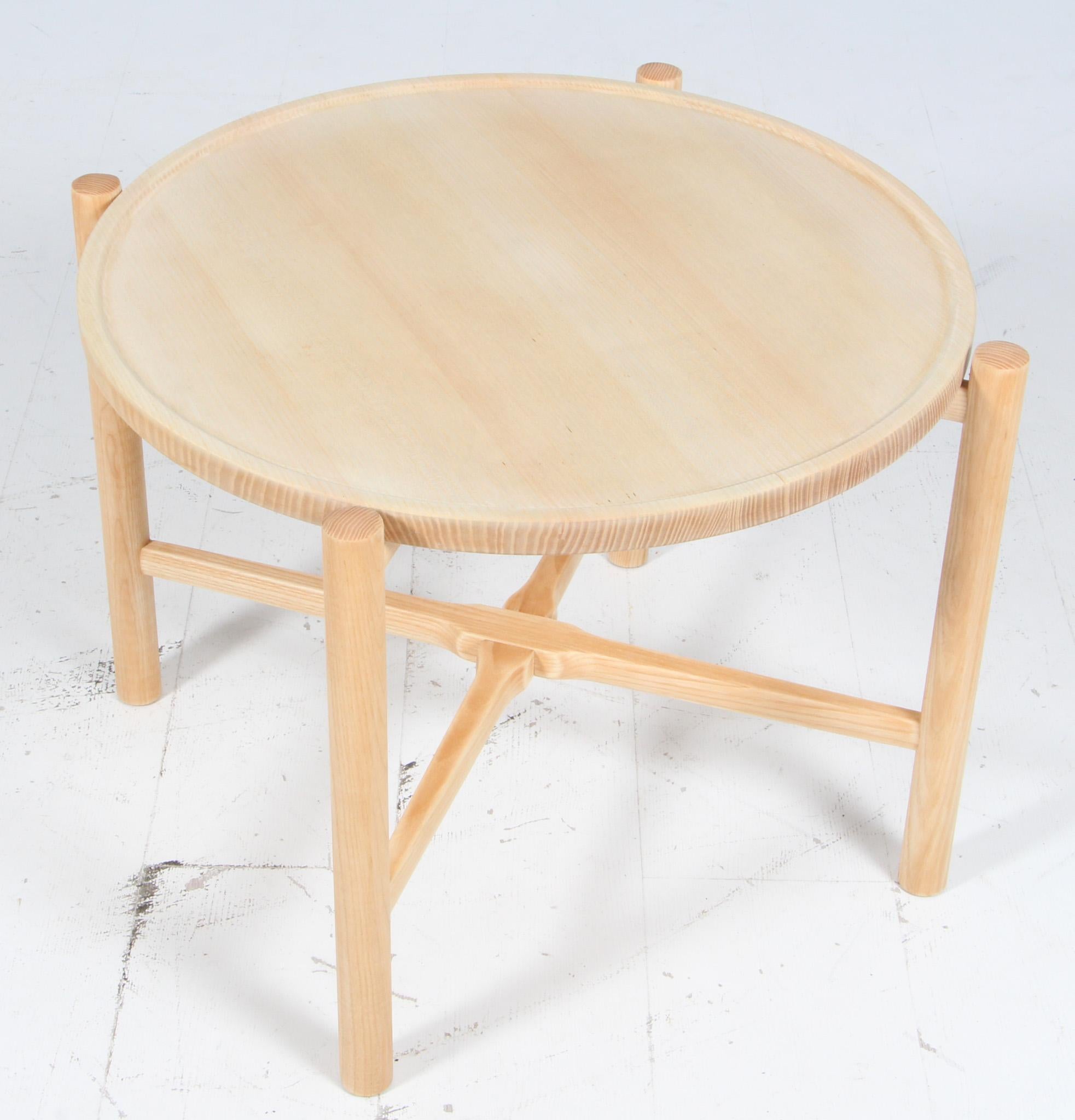 Hans J. Wegner tray table in ash.

Model PP35, Made by PP møbler.