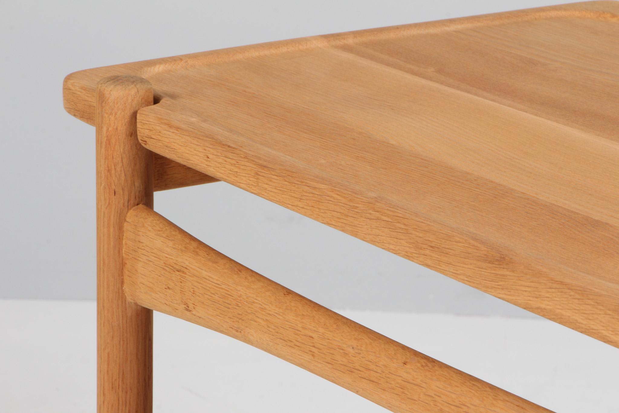 Danish Hans J. Wegner, tray table in solid oak. AT47 For Sale