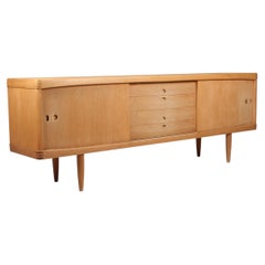 Credenza in rovere in stile scandinavo della metà del secolo di Henry Walther Klein, anni '50