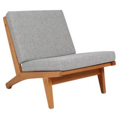 Poltrona Hans J. Wegner GE-370, struttura in rovere, lana Hallingdal, Danimarca