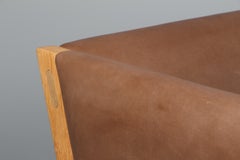 Divano a tre posti Hans J. Wegner, modello GE285/3 in rovere e pelle pieno fiore