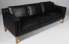 Divano a tre posti Børge Mogensen modello 2213, in pelle nera, 2011