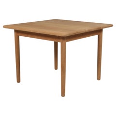 Hans J. Wegner Coffee Table, oak, model GE15
