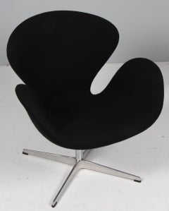 Arne Jacobsen Swan Chair
