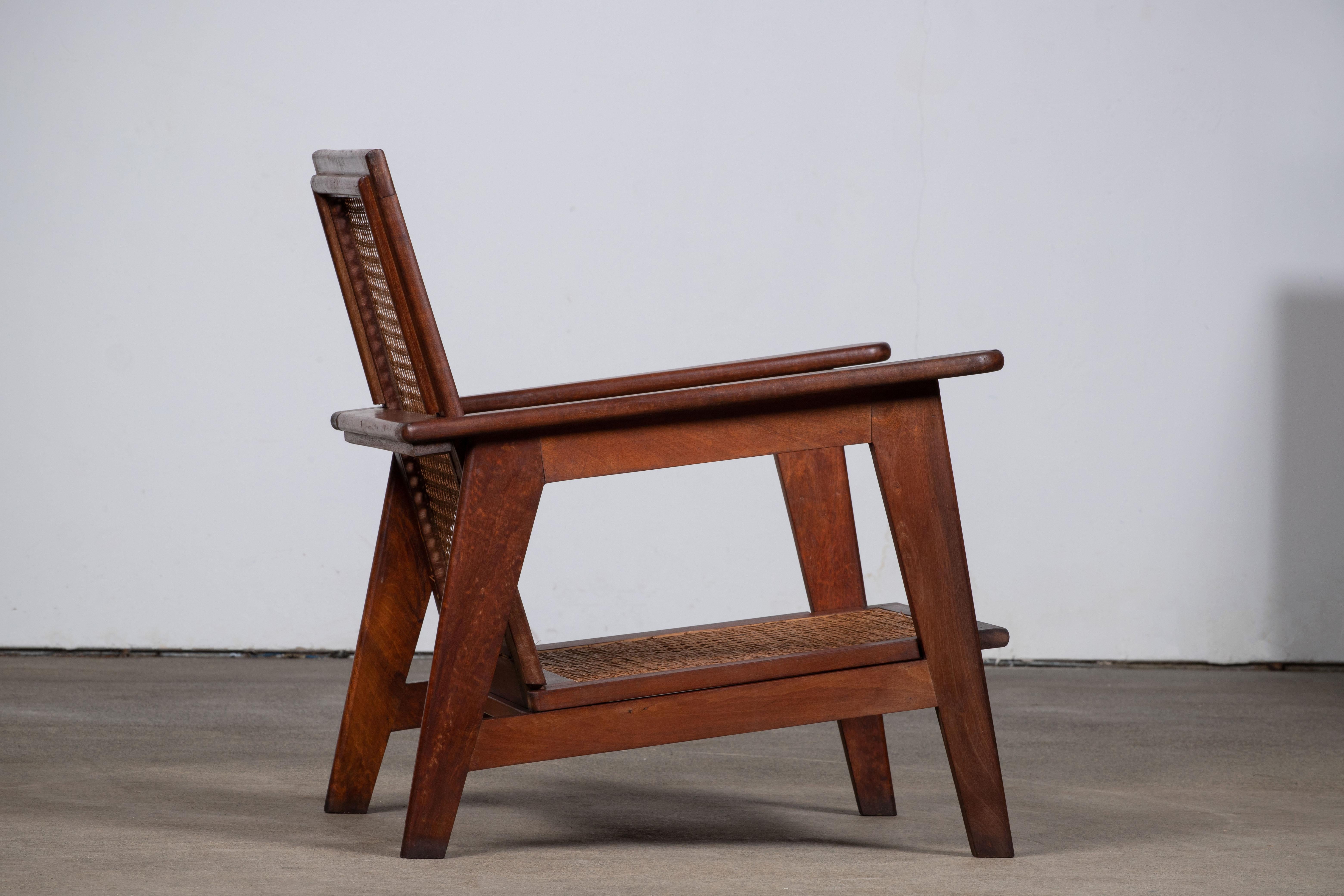 Canne Fauteuil français de reconstruction, 1940, dans le style de Pierre Jeanneret en vente